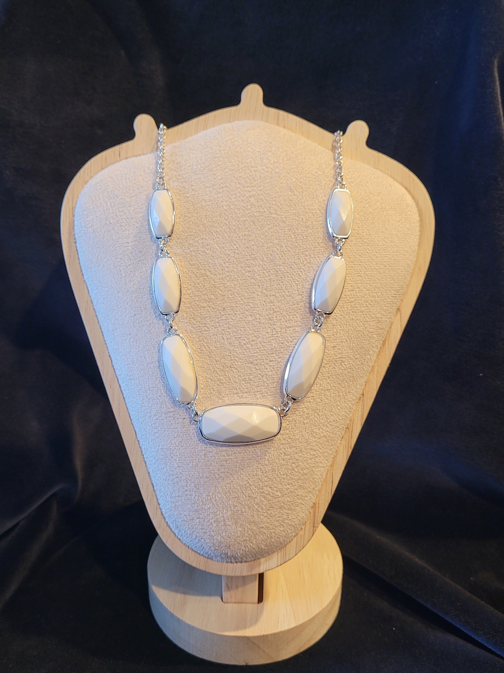 Vintage Liz Claiborne White And Silver Statement Gem Necklace - Women Jewelry
